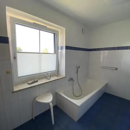 Neu Wildberghus بيت للعطل