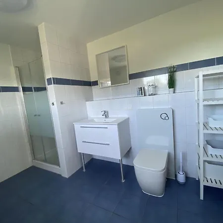 Neu Wildberghus بيت للعطل