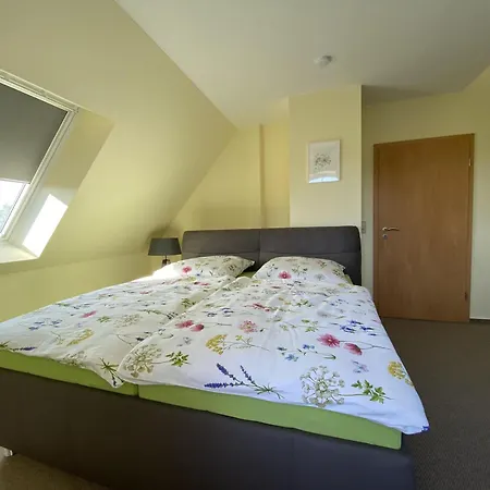 Neu Wildberghus بيت للعطل