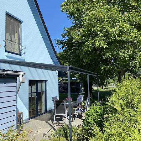 Neu Wildberghus * Wildberg (Mecklenburg-Vorpommern)